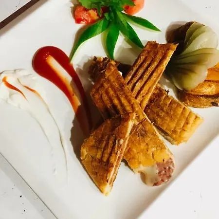 Ferman Imperial Night Club Restaurant 호텔